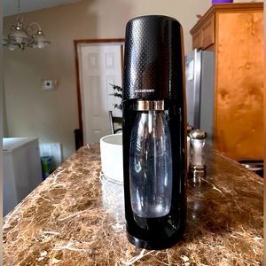 Black SodaStream Fizzi Sparkling Water Maker SPT-001